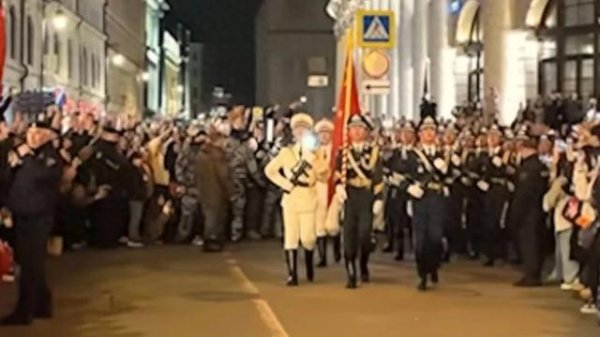 赢盈配资 解放军闪耀莫斯科点燃全场同胞见证热血沸腾展大国荣耀