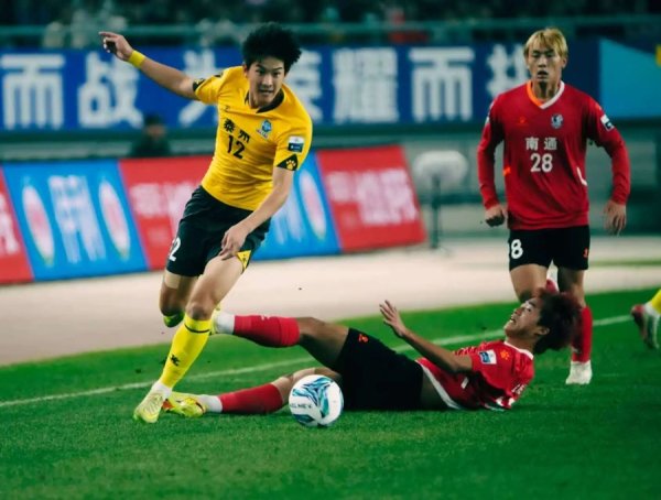 杨方策略 一黑到底！泰州队夺得首届苏超冠军